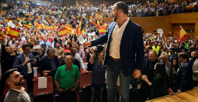 El presidente de Vox, Santiago Abascal, en el Palacio de Exposiciones y Congresos de Granada, en un acto de la campaña electoral. EFE/Miguel Ángel Molina