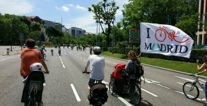 Marcha de cicloturistas por el centro de Madrid. Foto Pedalibre.jpg