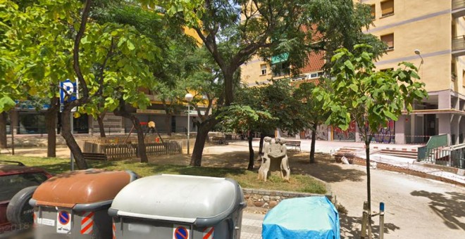 Parque de la calle Pont del Treball, donde un hombre agredió a una pareja de lesbianas ante su hijo de cuatro años. / GOOGLE MAPS