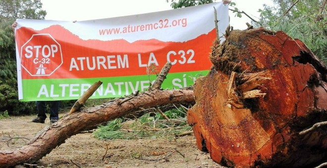 L'ampliació de la C-32 ha topat amb una forta oposició ecoogistes. ATUREM LA C-32