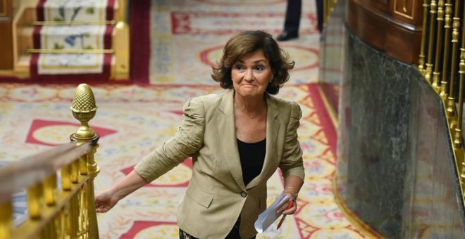 La vicepresidenta en funciones, Carmen Calvo, se dirige a la tribuna del Congreso. EFE