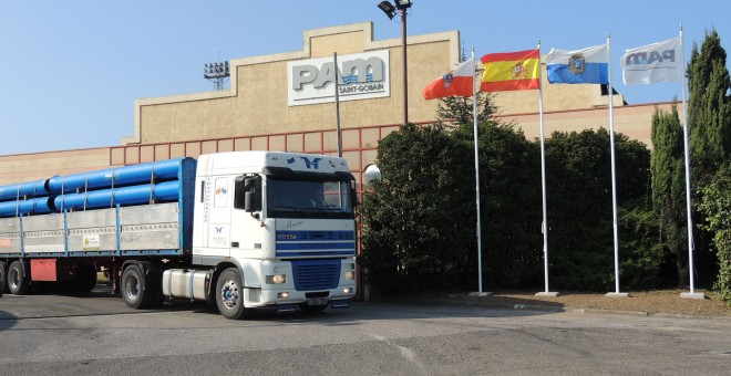 Entrada de la fábrica de Saint-Gobain PAM en Santander. E.P.