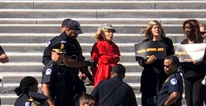 Jane Fonda detenida en una protesta contra el cambio climático - TWITTER / FIRE DRILL FRIDAYS