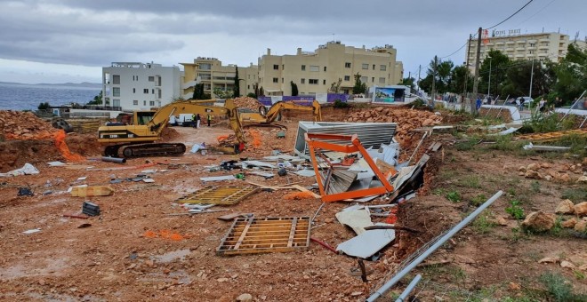 22/10/2019.-  En Sant Antoni se ha levantado del suelo una caseta de obra esta jornada de climatología adversa a causa de la Depresión en Niveles Altos (DANA) que envuelve a Baleares. EFE/Ayuntamiento de Sant Antoni de Portmany