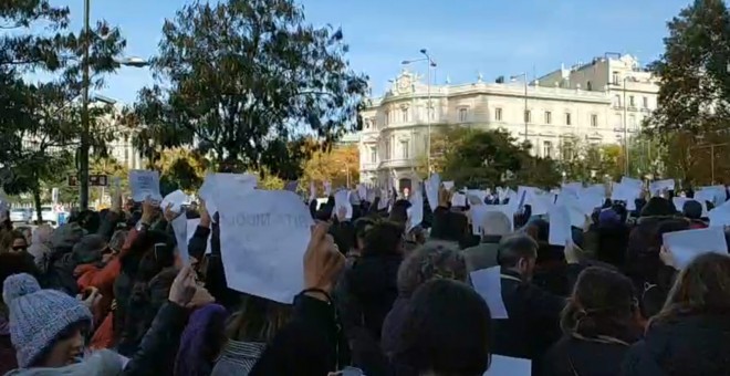 Concentración en Madrid por el 25-N en protesta por la falta de condena institucional a la violencia machista del Ayuntamiento