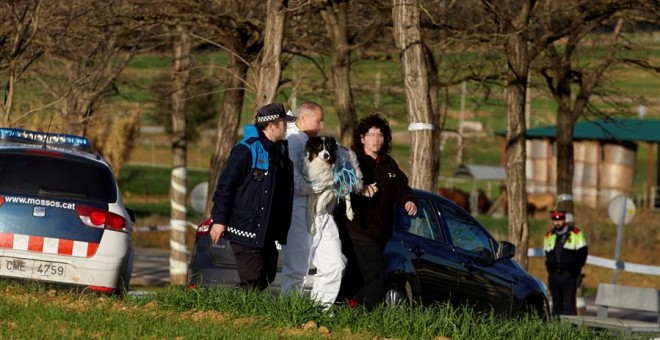 Los Mossos d'Esquadra investigan la muerte violenta de dos niñas, de 5 y 6 años de edad, en su domicilio de Vilobí d'Onyar (Girona), presuntamente a manos de su madre. /EFE