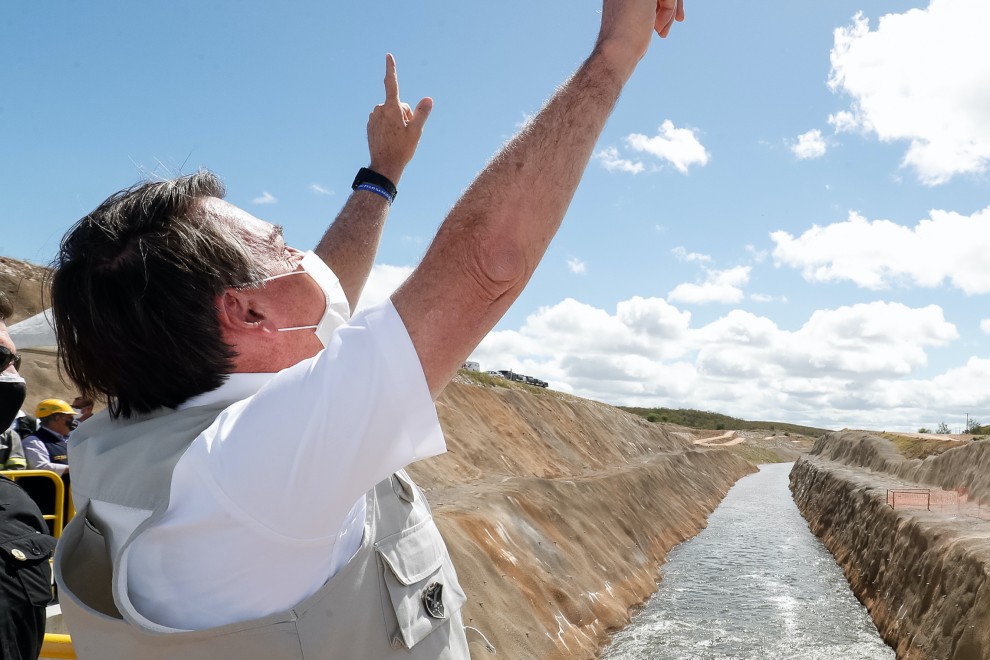 El presidente brasileño celebra la nueva fase de la canalización del río San Francisco a su paso por el estado de Ceará. ALAN SANTOS/ PRESIDENCIA DE LA REPÚBLICA. 26jun20.