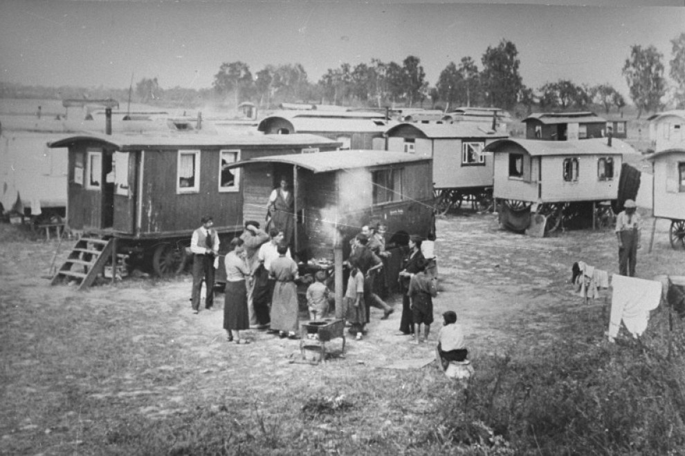 Gitanos en el campo de concentración nazi de Marzahn.