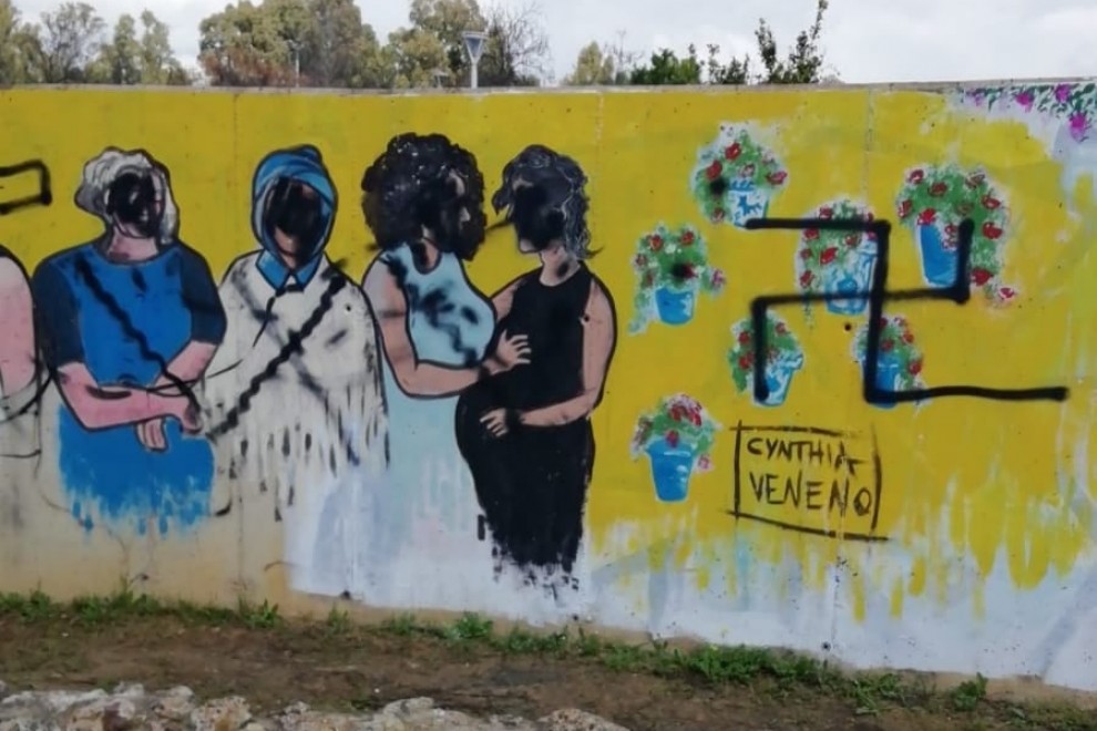 El mural feminista de Huelva que ha amanecido vandalizado este martes.