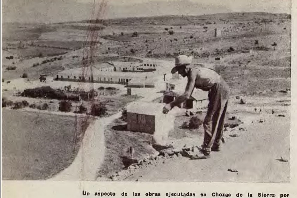 Fotografía de las obbras ejecutadas en Chozas de la Sierra por obreros penados por el Régimen.