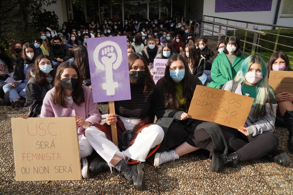 Imagen de archivo de una sentada feminista de alumnas de la Universidad de Santiago de Compostela.