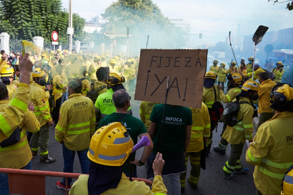 (21(11/2021) Manifestantes de Amaya concentrados en las puertas del Parlamento andaluz en noviembre de 2021.