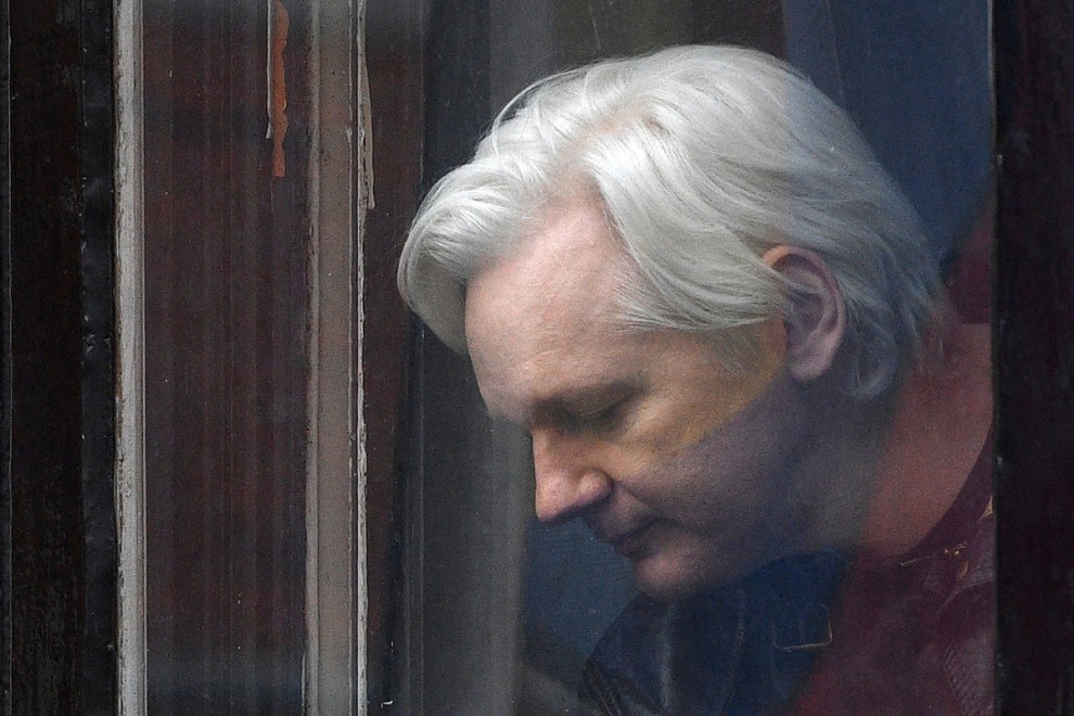 21/06/2022 - Imagen de archivo del fundador de Wikileaks, Julian Assange, en el balcón de la embajada de Ecuador en Londres, el 19 de mayo de 2017, (Reino Unido).