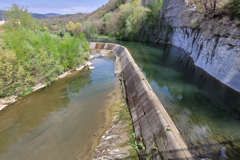 Imatge de l'embassament per la central hidroelèctrica de Can Trinxet, a Sant Quirze de Besora, que passarà sota control de la nova empresa energètica pública de la Generalitat.