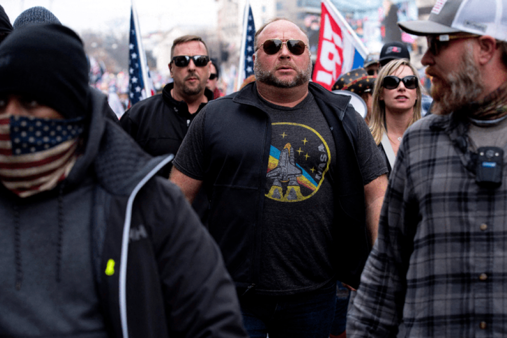 Alex Jones, el creador del podcast 'Infowars' durante una manifestación en favor de Donald Trump.