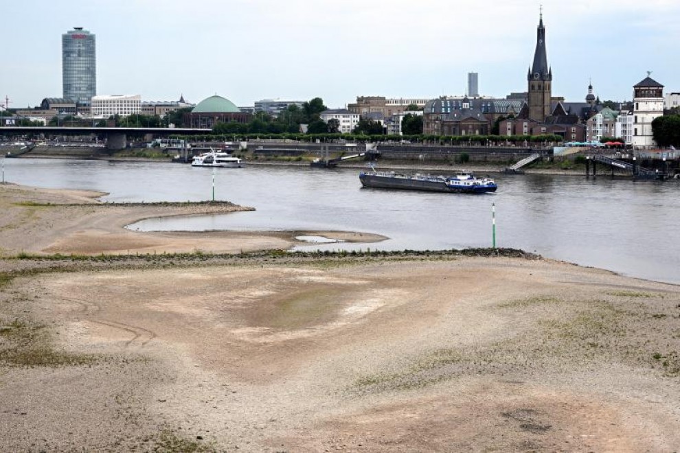 Cauce seco del río Rin en Düsseldorf, Alemania, el 29 de julio de 2022 EFE