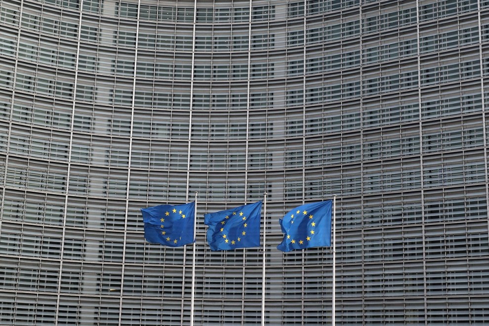 Tres banderas de la Unión Europea en una imagen de archivo del 10 de abril de 2019.