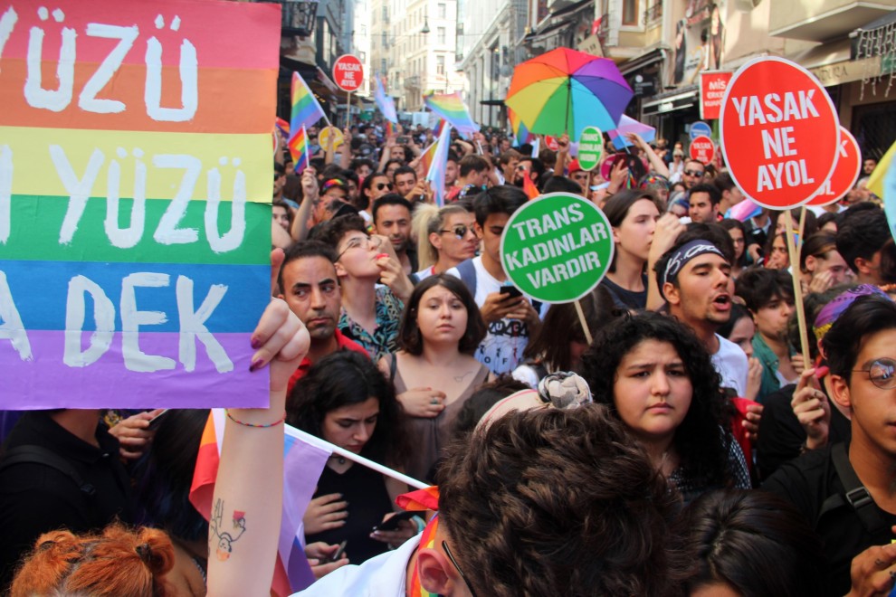 Marcha del Orgullo 2019 en Esmirna, Turquía.