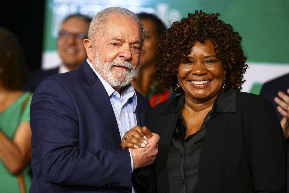 Imagen de Lula da Silva y Margareth Menezes durante el anuncio de los ministros del próximo Gobierno de Brasil.