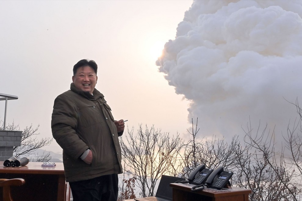 Imagen de Kim Jong-un, líder de Corea del Norte, durante una prueba militar hace pocos días.