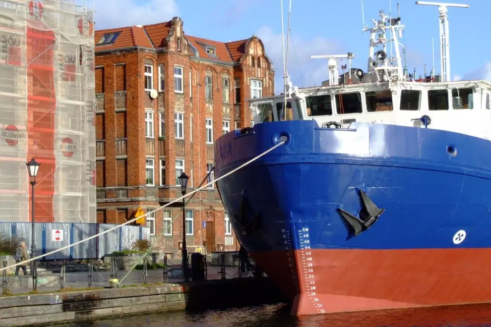 Barco atracado en la ciudad polaca de Gdansk.