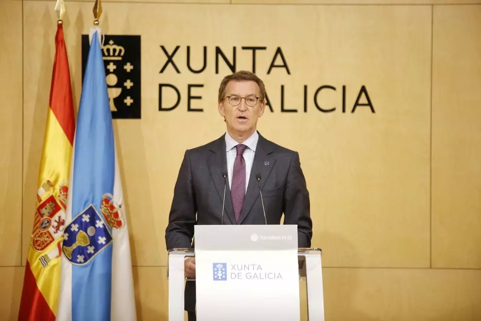 El líder del PP, Alberto Núñez Feijóo, interviene ante los medios de comunicación tras una reunión del Consello de la Xunta en Vigo en de abril de 2022. E.P./Javier Vázquez