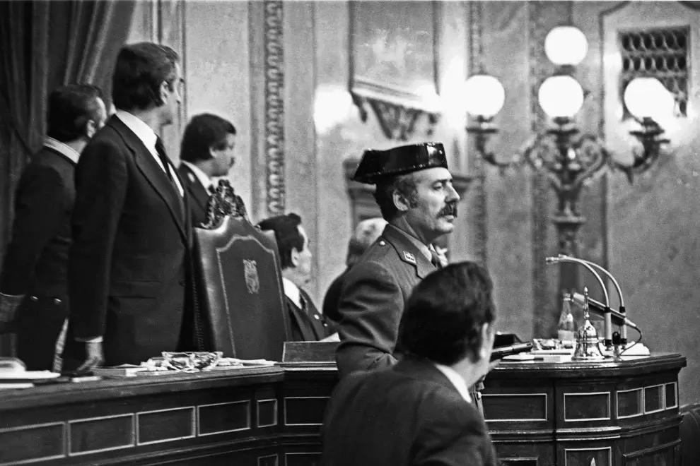 Antonio Tejero accede al Congreso de los Diputados en el golpe de Estado fallido del 23 de febrero de 1981.