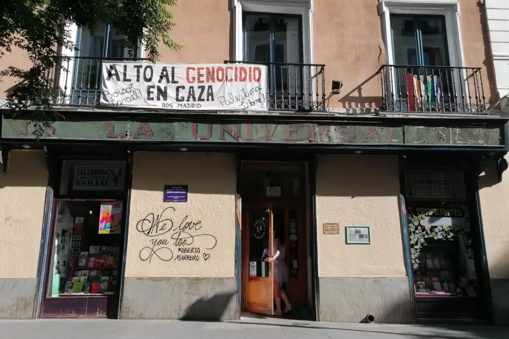 Fachada de la librería Traficantes de Sueños,  en el barrio madrileño de Lavapiés.