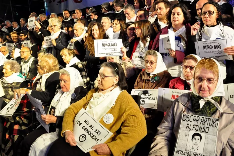 Abuelas de Plaza de Mayo