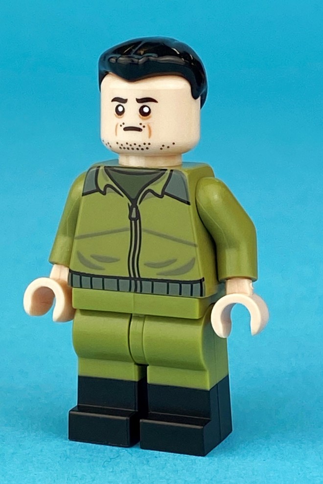 Figura de Lego diseñada a medida que representa al presidente ucraniano Volodimir Zelenskiy, vendida por Citizen Brick para recaudar dinero para la organización de ayuda humanitaria Direct Relief que ayuda al pueblo de Ucrania.