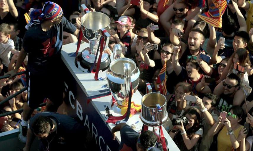 Un triplete al alcance de muy pocos y una ciudad volcada con el Barça.- EFE