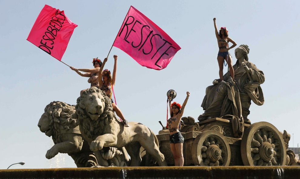 Femen Sin Ropa Contra La Ley De Seguridad Ciudadana Público 9003