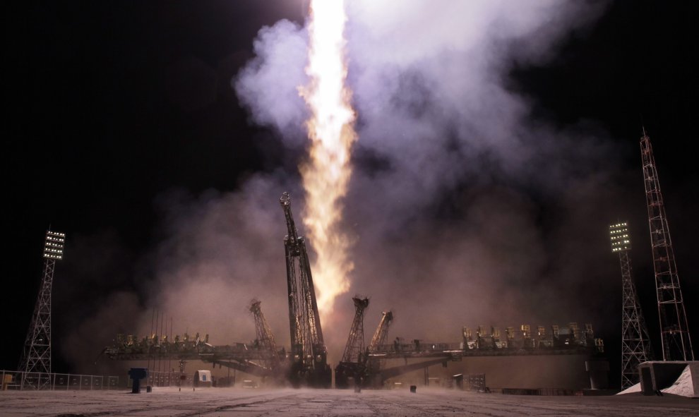 El cohete Soyuz TMA-17M es visto el 22 de julio de 2015, durante el despegue de la expedición de la NASA 44/45 con el astronauta Kjell Lindgren, el astronauta japonés Kimiya Yui y el cosmonauta ruso Oleg Kononenko ka Estación Especial Internacional en en