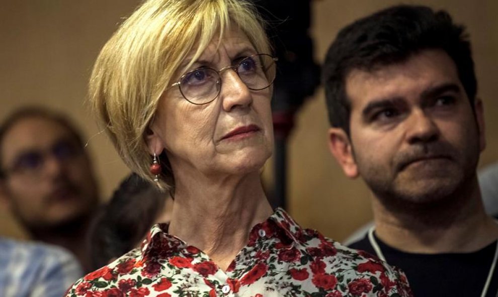 La ex candidata de UPYD, Rosa Díez, durante la comparecencia del líder y candidato del partido, Andrés Herzog, en su comparecencia ante los medios de comunicación. EFE/Santi Donaire.