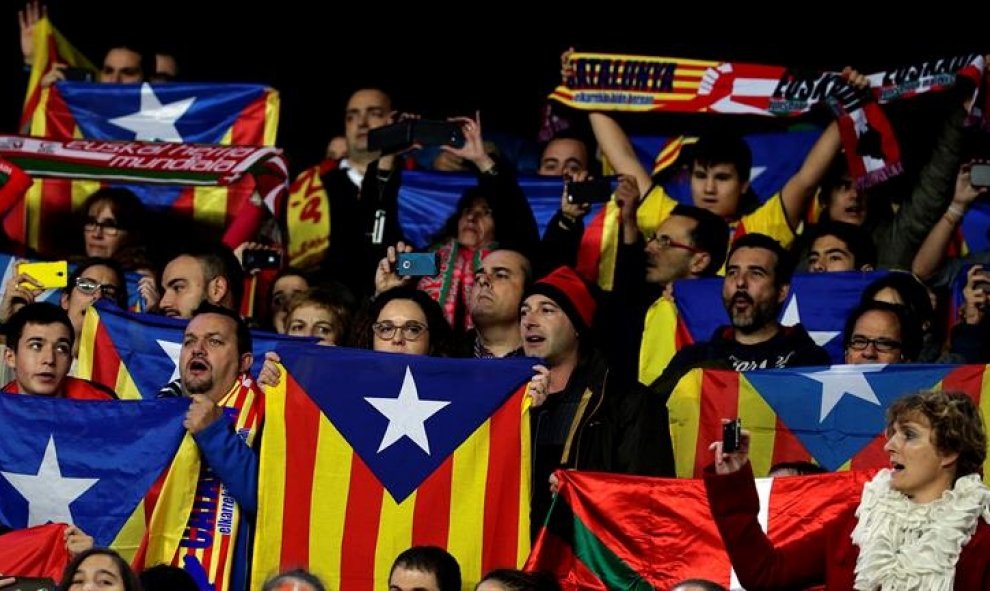 Las selecciones de Euskadi y Catalunya jugaron un amistoso en el Camp Nou. EFE/Alberto Estévez