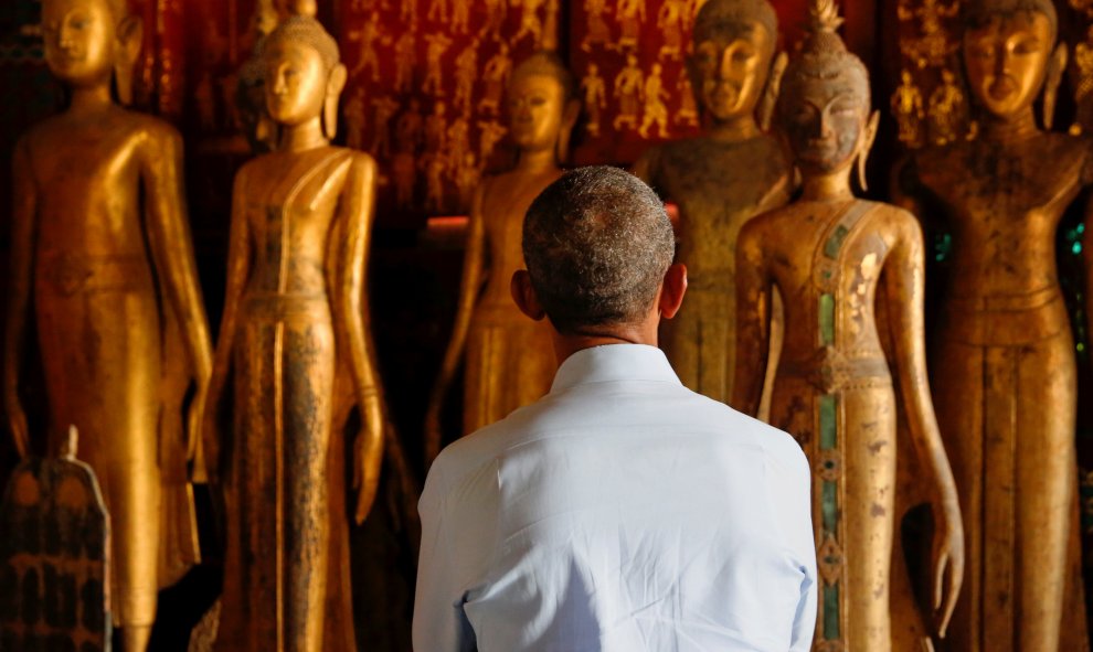 El presidente EE.UU., Barack Obama, visita el templo budista de Wat Xieng Thong en Luang Prabang, Laos. REUTERS/Jonathan Ernst