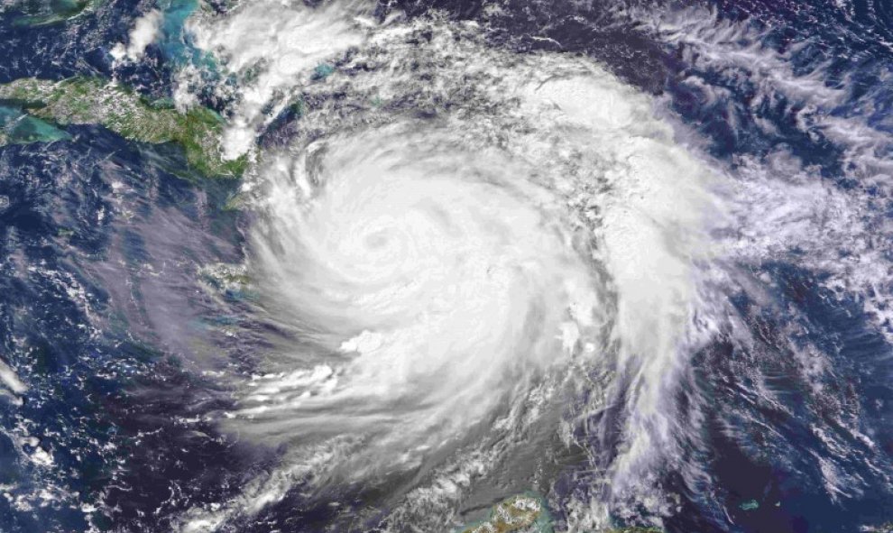 El huracán Matthew sobre Haiti visto desde el satelite Aqua de la NASA.  NASA