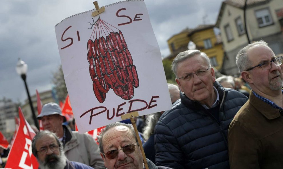 Manifestantes en Gijón. | REUTERS