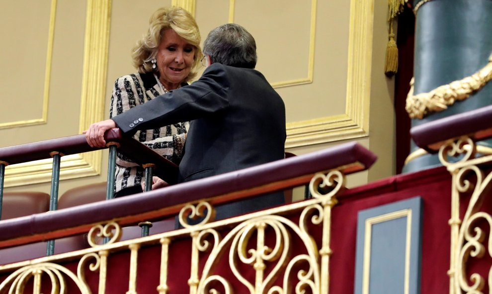 La expresidenta de la Comunidad de Madrid, Esperanza Aguirre, en la tribuna del Congreso de los Diputados.  EFE/Zipi