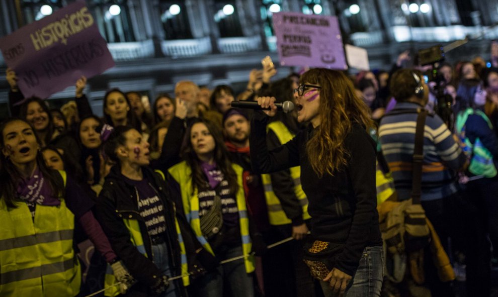 La manifestación del 8-M a su paso por la calle Alcalá de Madrid.- JAIRO VARGAS