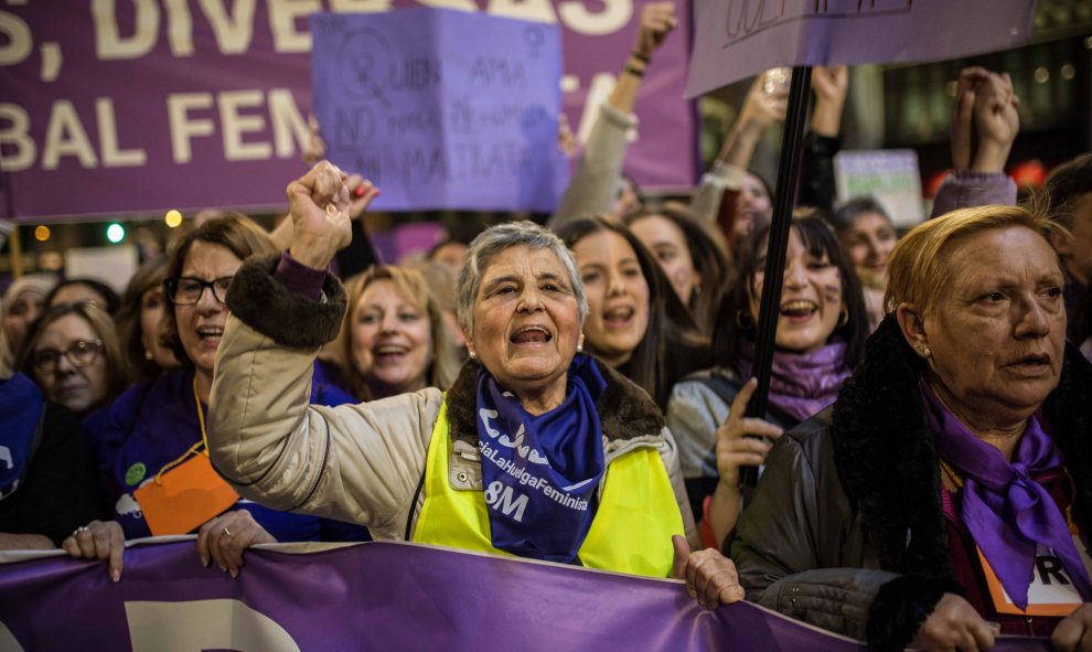 La cabecera de la manifestación del Día de la Mujer, en la calle Alcalá de Madrid.- JAIRO VARGAS