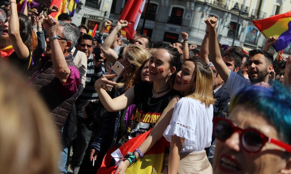 Imagen de la manifestación conmemorativa de la II República. 14/04/2019. PAOLA ARAGÓN