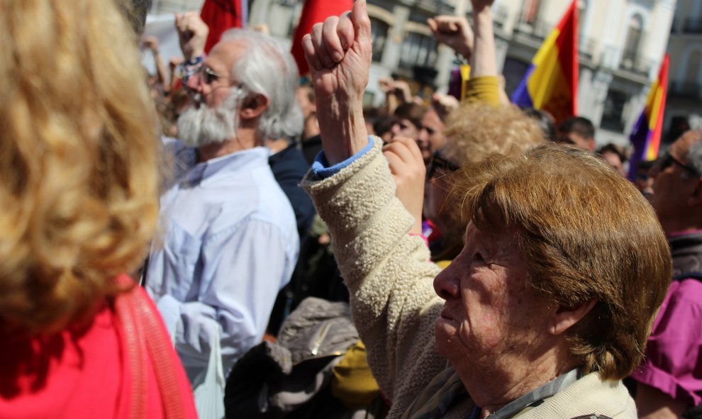 Imagen de la manifestación conmemorativa de la II República. 14/04/2019. PAOLA ARAGÓN