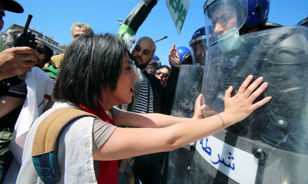 Manifestación del Primero de Mayo en Alger (Algeria). / RAMZI BOUDINA (REUTERS)