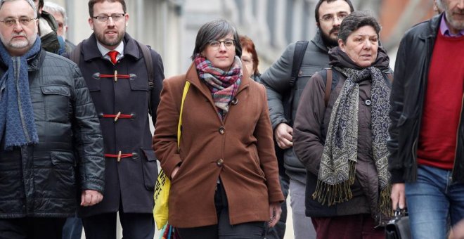 La exdiputada de la CUP Mireia Boya a su llegada a la sede del Tribunal Supremo, donde está citada a declarar por el juez Llarena. EFE/Víctor Lerena