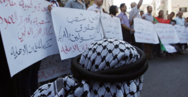 Manifestantes palestinos protestan en Ramala contra la intención de EEUU de vetar a Palestina en el Consejo de Seguridad. m. torokman /reuters