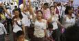 Mujeres gritan consignas durante una marcha con motivo del Día Internacional de la Mujer - MARK REMISSA/EFE