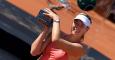 Maria Sharapova, con su trofeo. EFE/EPA/CLAUDIO ONORATI