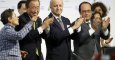 Christiana Figueres, Francois Hollande, Laurent Fabius y Ban Ki-Monn en el momento en el que ha sido aprobado el acuerdo. REUTERS