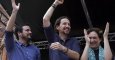 El candidato de Unidos Podemos a la Presidencia, Pablo Iglesias (c), junto al líder de IU, Alberto Garzón (i), y la alcaldesa de Barcelona, Ada Colau durante el mitin en Barcelona. /EFE